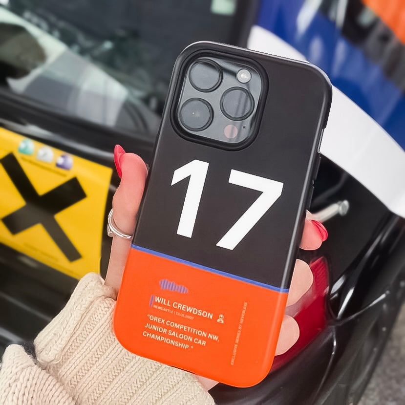 Person who holds a personalized F1 and motorsport phone case in its hand. Perfect for Formula 1 and motorsport fans